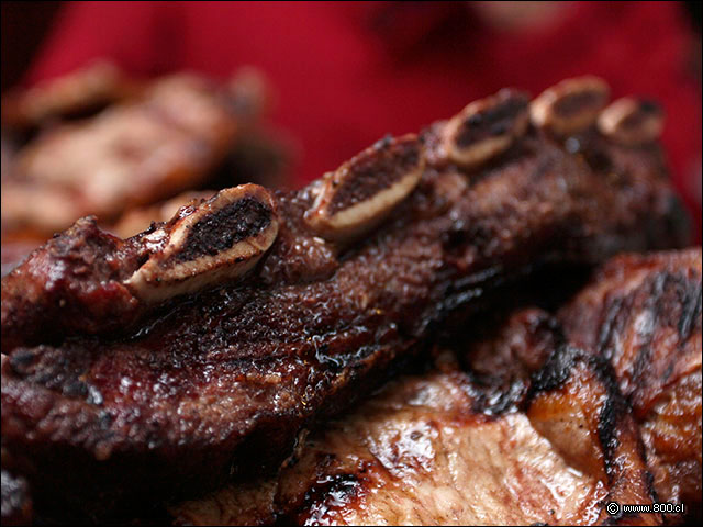 El Asado de Tira a la parrilla de la Parrillada Premium de Los Buenos Muchachos - Los Buenos Muchachos - Cumming